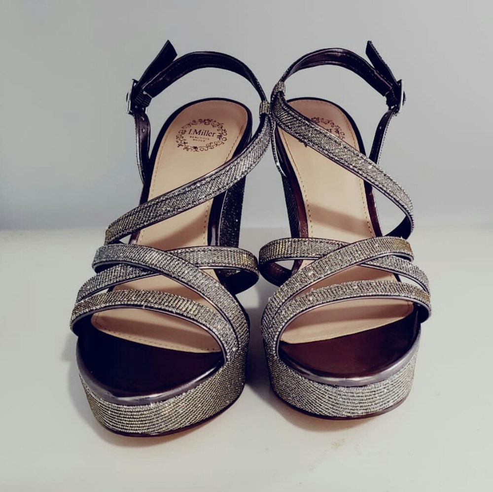 Sparkling silver wedges (brand new)